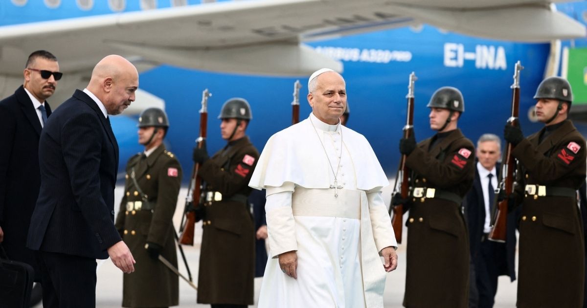 إستقبال رسمي لقداسة البابا لاوُن الرابع عشر في مطار أنقرة