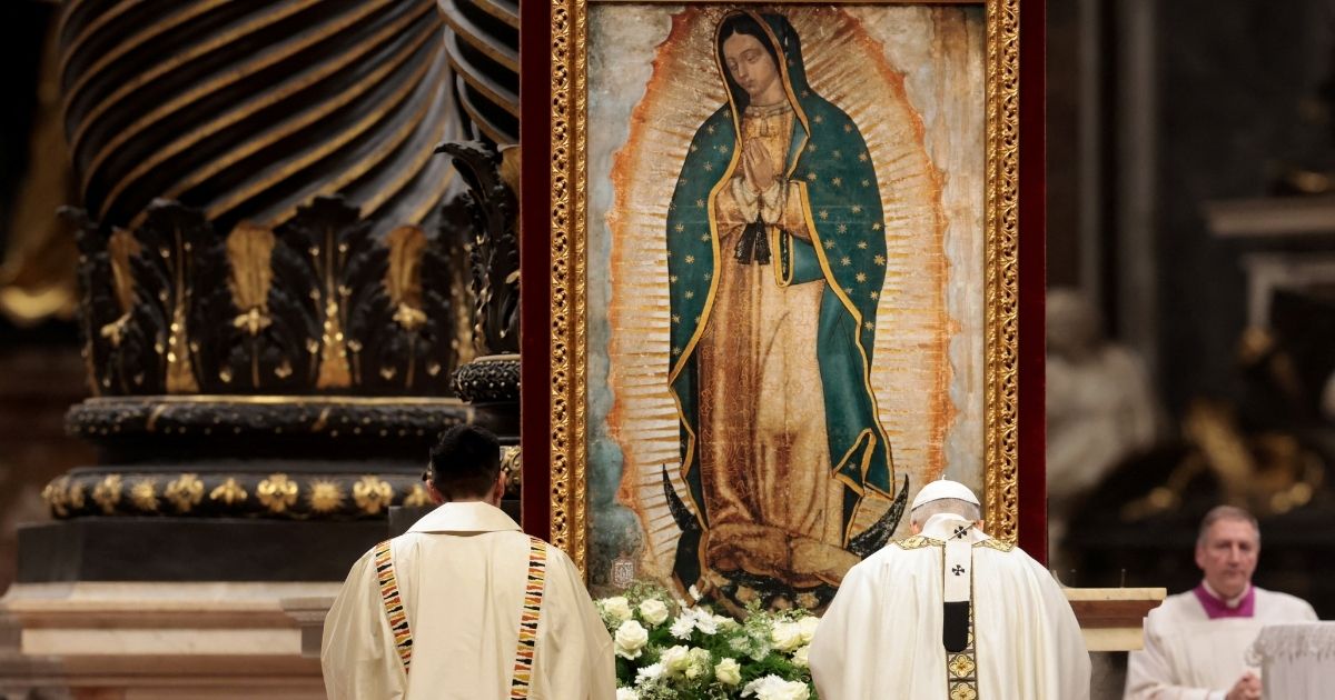 البابا يحتفل بعيد سيدة غوادالوبي: معكِ يتحوّل الشتاء إلى موسم ورود!