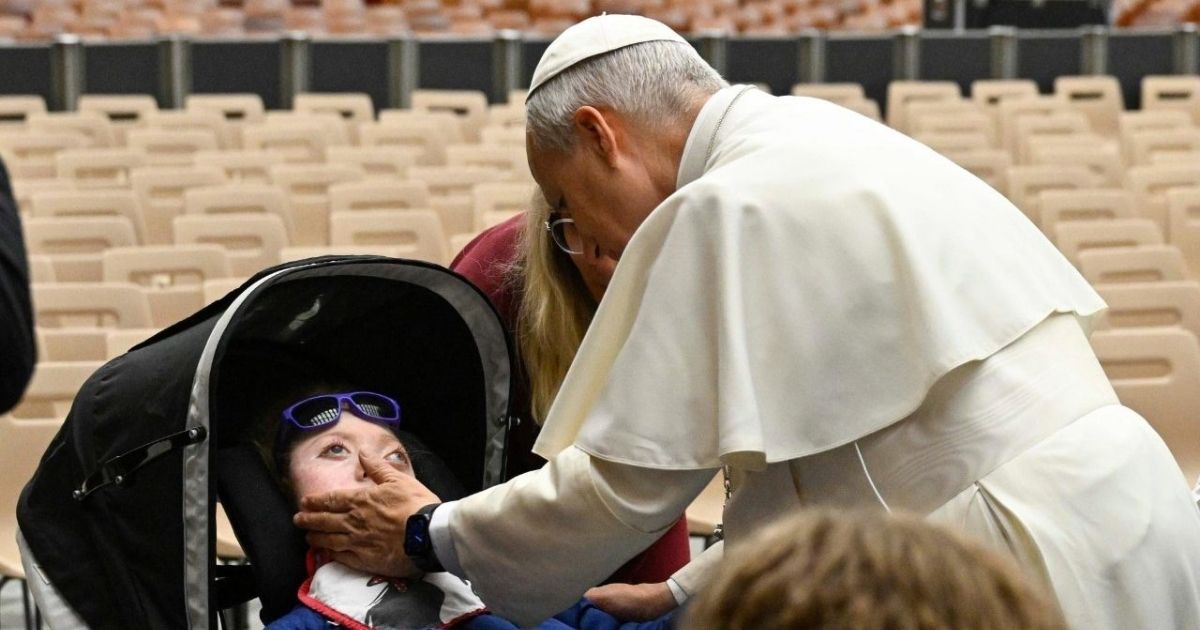 البابا للمرضى: ليكن فرح الميلاد رفيقكم الدائم