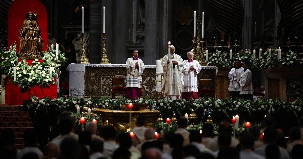 البابا للمكرّسين: كونوا خميرة سلام وعلامة رجاء