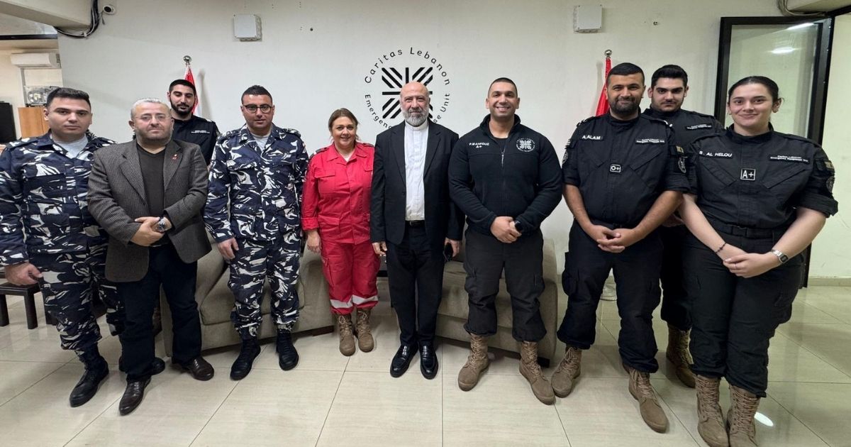 المرشد الوطني الأرشمندريت نعمان قزحيا تفقد وحدة الطوارئ في جهاز شبيبة "كاريتاس"