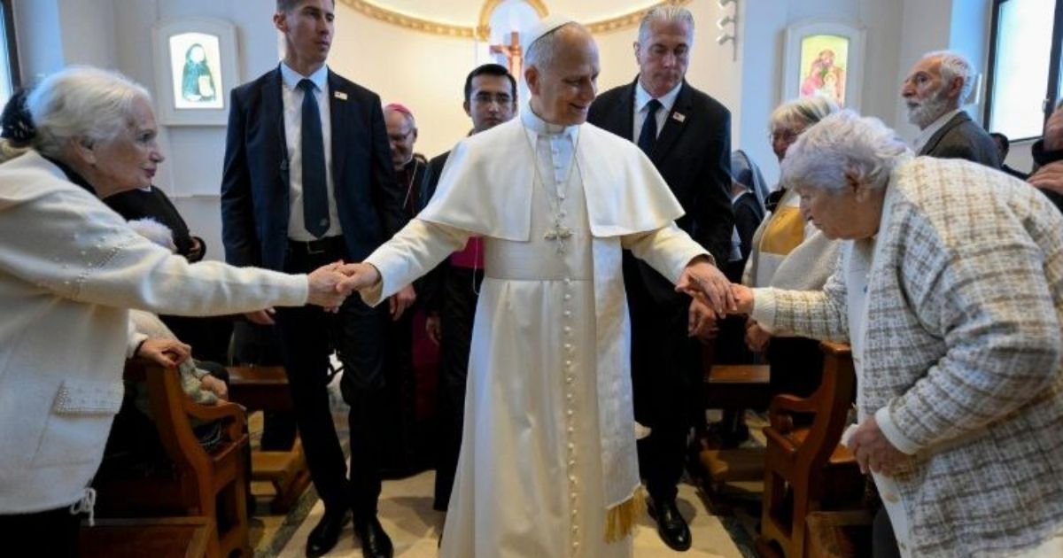 "أنا لا أنساك أبداً"... شعار اليوم العالمي السادس للأجداد والمسنين