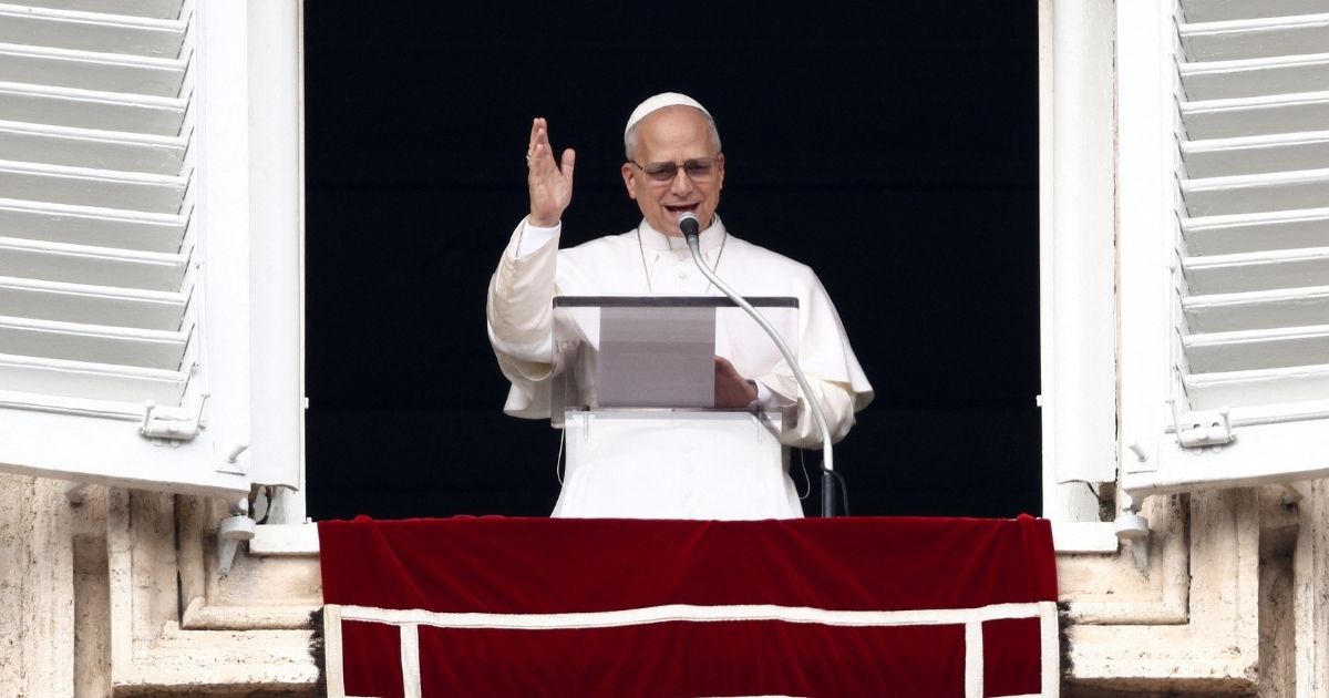 الحبر الأعظم: التجلي يستبق نور الفصح ويبدّل آلام التاريخ