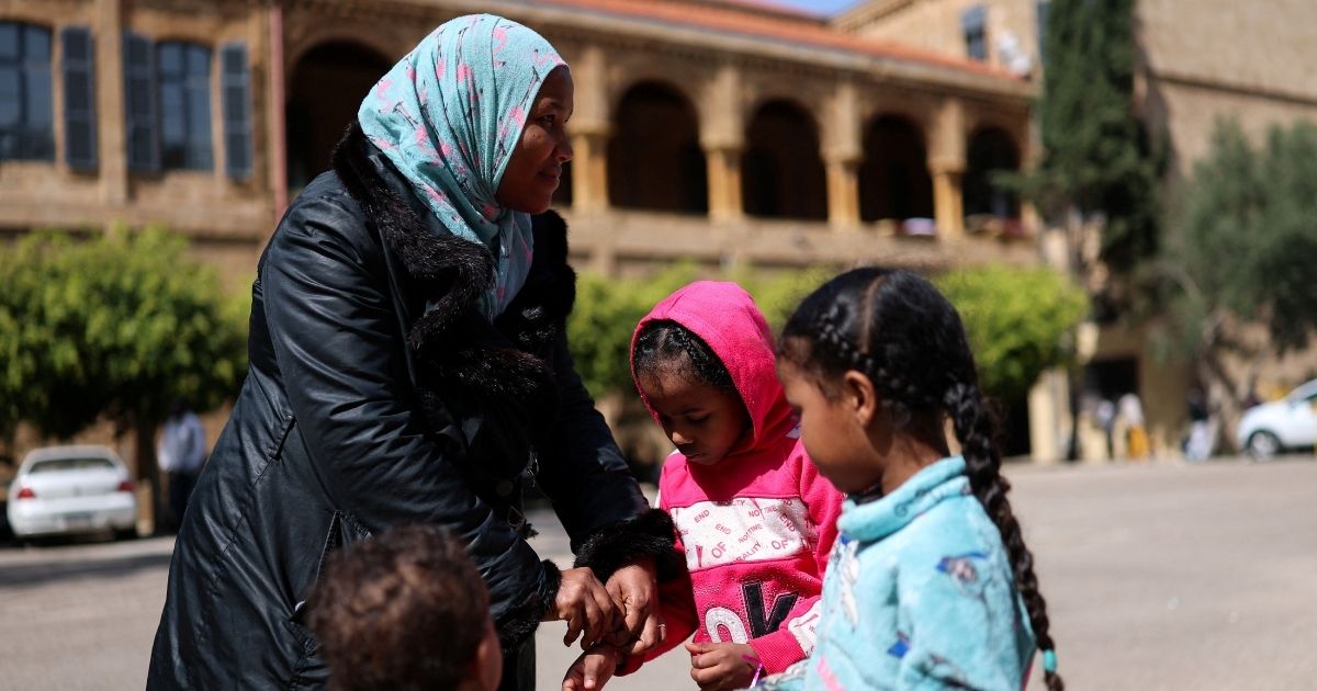 نازحون أجانب يلجأون إلى كنيسة مار يوسف في الأشرفية هربًا من الغارات