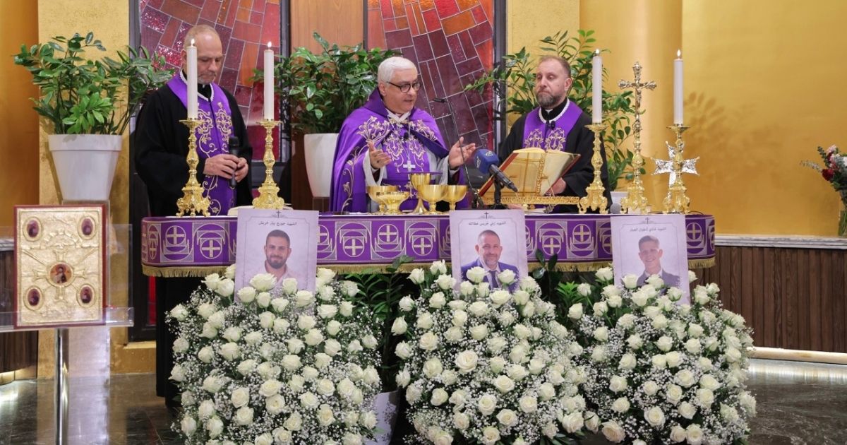 المطران عبد الساتر في جناز شهداء عين إبل: تعبنا من حروب الآخرين على أرضنا