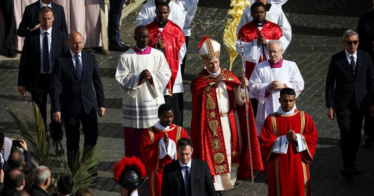 البابا لاوُن الرابع عشر في أحد الشعانين: ألقوا أسلحتكم… وتذكّروا أنكم إخوة