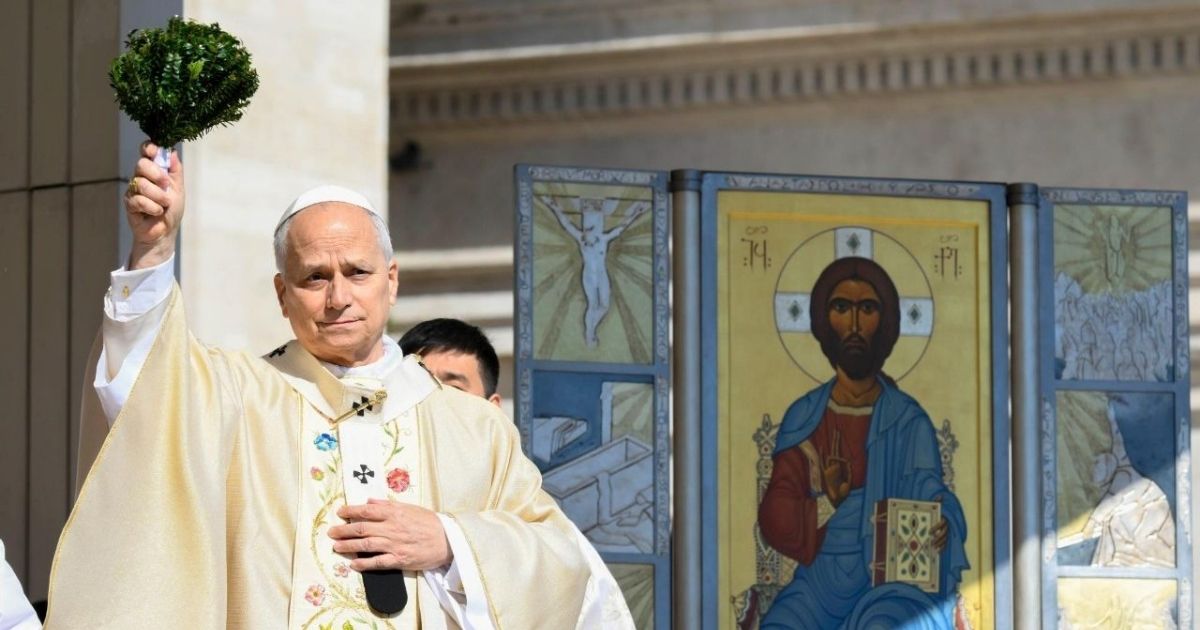 الحبر الأعظم: المسيح قام من بين الأموات ومعه نقوم نحن أيضًا إلى حياة جديدة