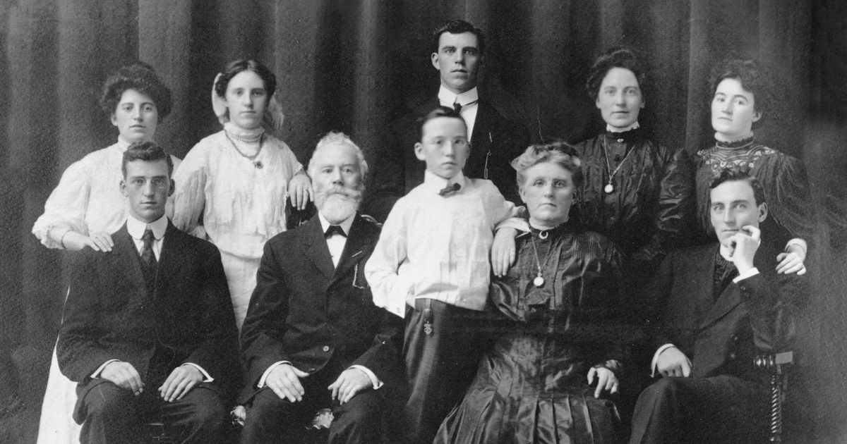 جذور إيرلندية صنعت رسالة الأب فلاناغان