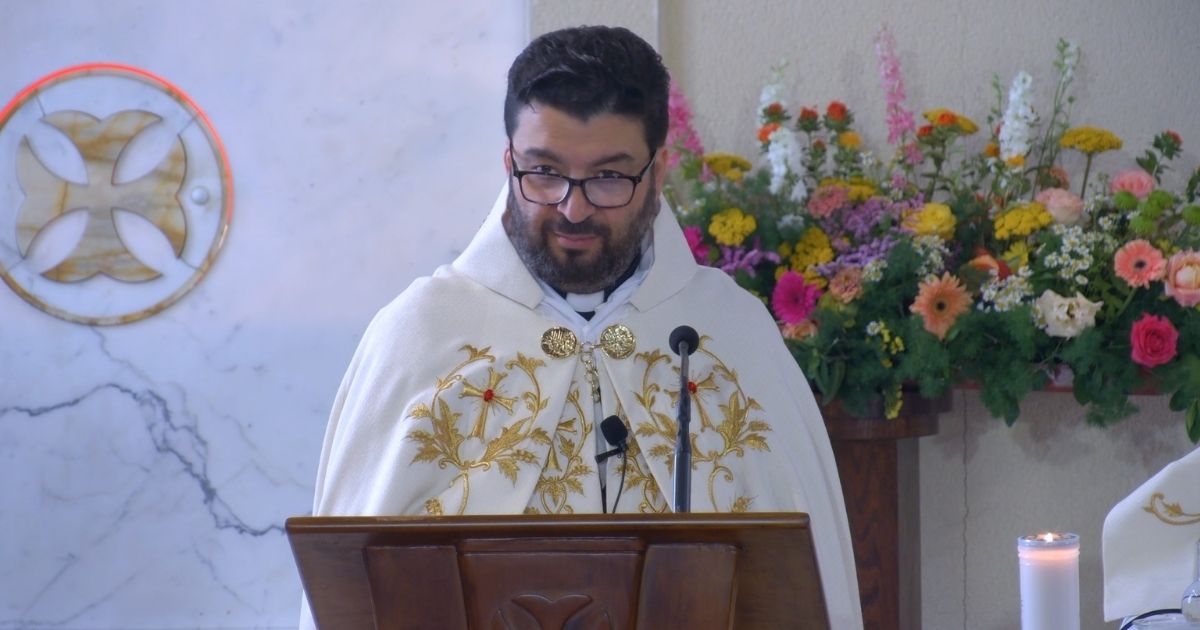 قدس الأب الياس سليمان في عيد مار الياس: لا يمكن أن نعرج بين إيمانين وحقيقتين