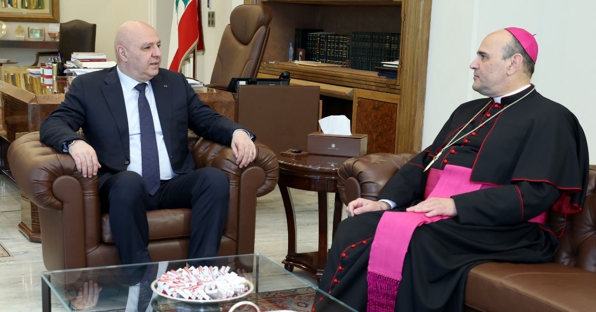 السفير البابوي أكد للرئيس عون اهتمام البابا بلبنان ودعم الأمن والاستقرار